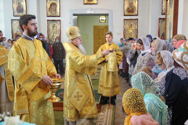 В неделю 25-ю по Пятидесятнице епископ Василий совершил Божественную литургию