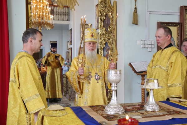 В день памяти апостола Иуды, брата Господня, епископ Василий совершил Божественную литургию