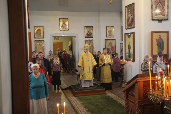 В день памяти свт. Иоанна Шанхайского епископ Василий совершил Божественную литургию в Коряжме