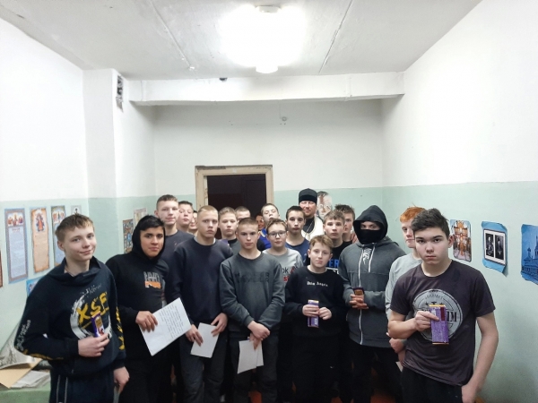 Иерей Роман Овсянников поздравил с Рождеством Христовым воспитанников спецшколы в Каргополе-2