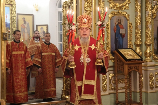 В праздник Светлого Христова Воскресения епископ Василий возглавил Праздничное Богослужение в Коряжме