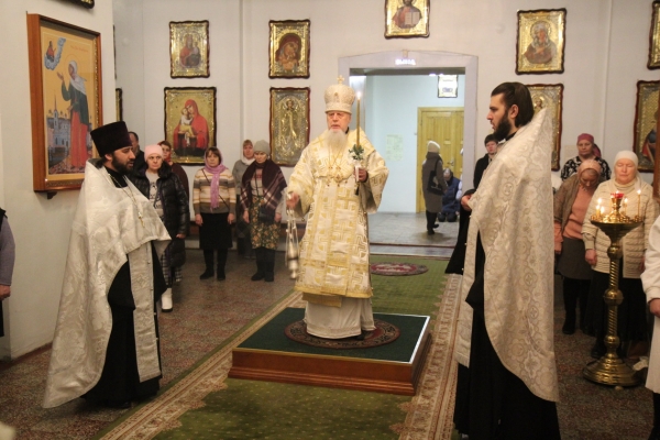 Епископ Василий совершил Всенощное бдение накануне Рождества Христова