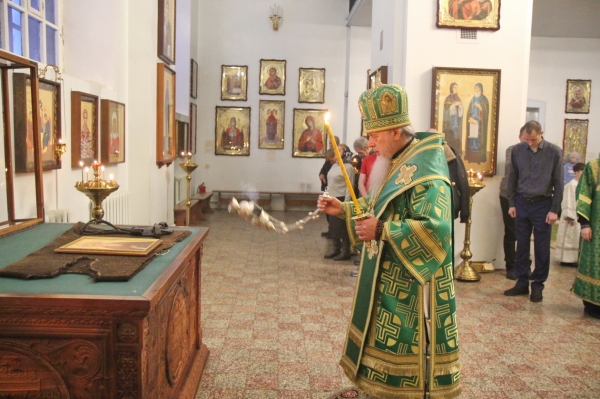 Накануне дня памяти прп. Лонгина Коряжемского епископ Василий совершил Всенощное бдение в Коряжме