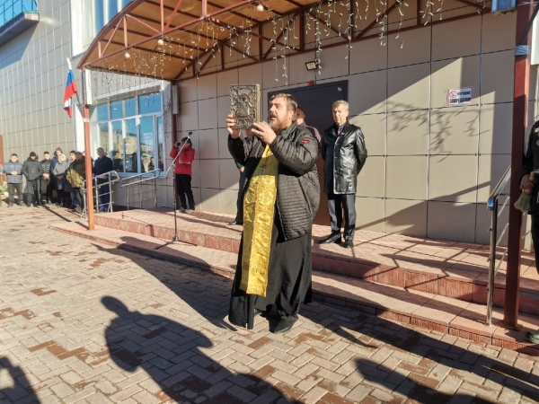 Священнослужители благословили мобилизованных жителей перед отправкой в формируемые воинские части