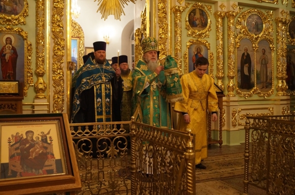 Епископ Котласский Василий совершил Всенощное бдение в храме прп. Лонгина Коряжемского