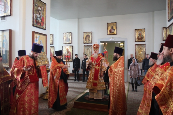 В праздник Воскресения Христова епископ Василий совершил Великую Вечерню 