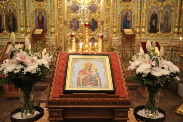 Епископ Василий совершил Всенощное бдение накануне дня памяти Иверской иконы Божией Матери