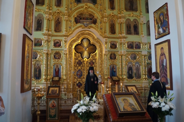 Епископ Котласский и Вельский Василий совершил Всенощное бдение накануне дня памяти Владимирской иконы Божией Матери 