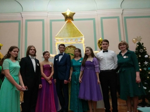 В Вологде прошел ежегодный Рождественский бал, в котором приняло участие молодежь Котласской 