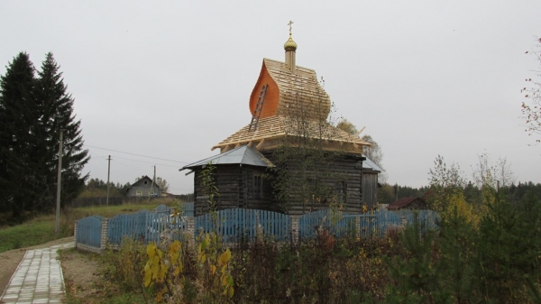 На храме Преображения Господня установлен Крест