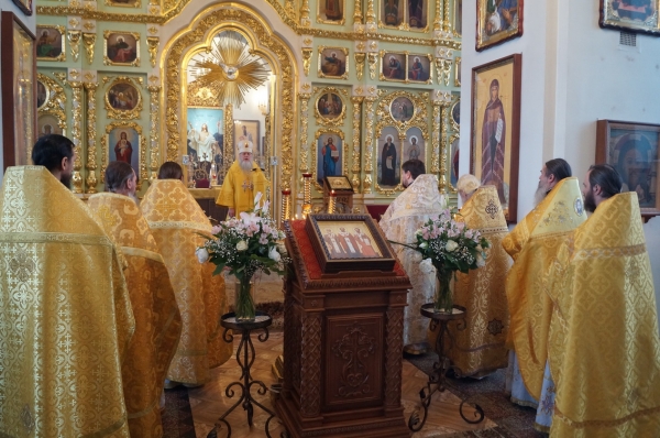 В праздник Собора Трех Святителей епископ Василий совершил Литургию в Коряжме