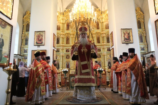 Епископ Василий совершил Божественную литургию в день памяти новомучеников и исповедников Коряжемских