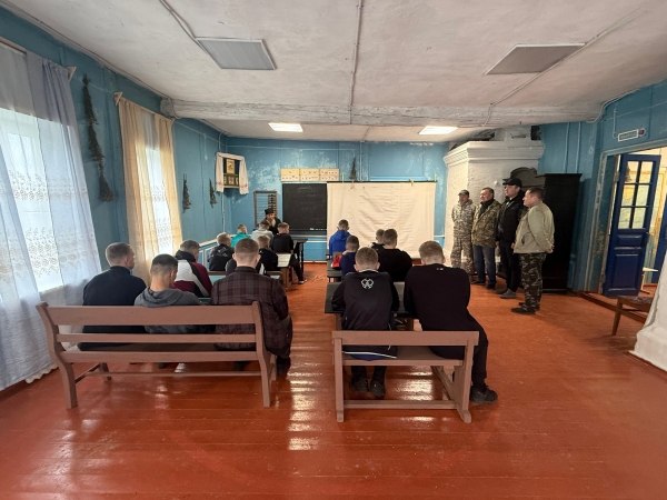 «Идеже бе воспитан»: священнослужитель показал презентацию для ребят из Няндомского СУВУ