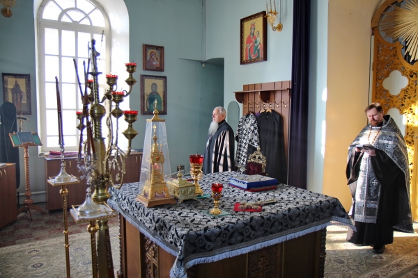 Во вторник первой седмицы Великого Поста епископ Василий молился за уставным Богослужением в Свято-Лонгиновом храме 