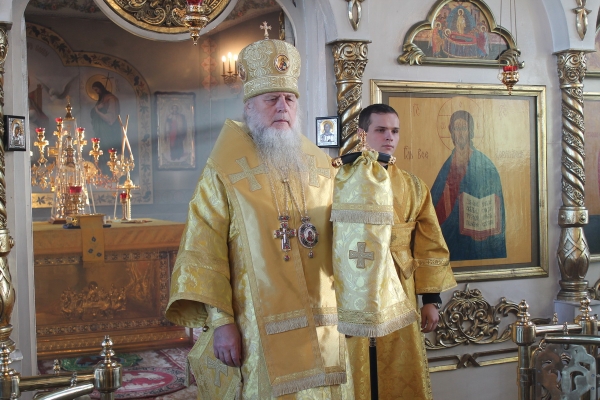 В день памяти прмц. Анастасии Римляныни епископ Василий совершил Литургию в Котласе