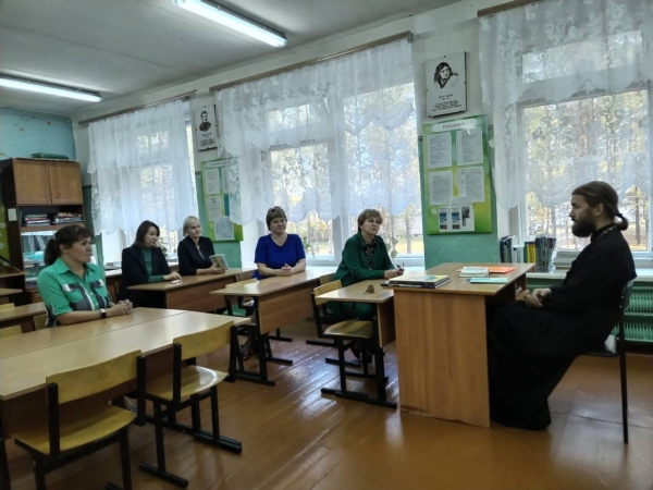 Руководитель отдела миссионерского служения встретился с учителями Савватиевской школы