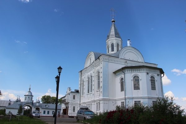 В день памяти апостолов Петра и Павла епископ Василий совершил Божественную литургию в Коряжме