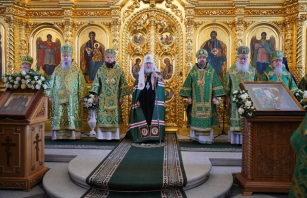 Епископ Василий сослужил Патриарху Кириллу за Божественной литургией в Соловецком монастыре