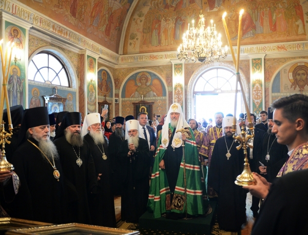 Святейший Патриарх Кирилл посетил Свято-Троицкий Никольский монастырь в Ташкенте