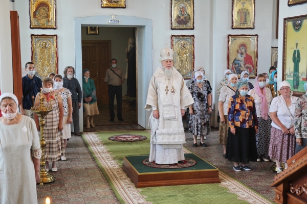 В праздник Рождества Иоанна Крестителя епископ Василий совершил Литургию в Коряжме