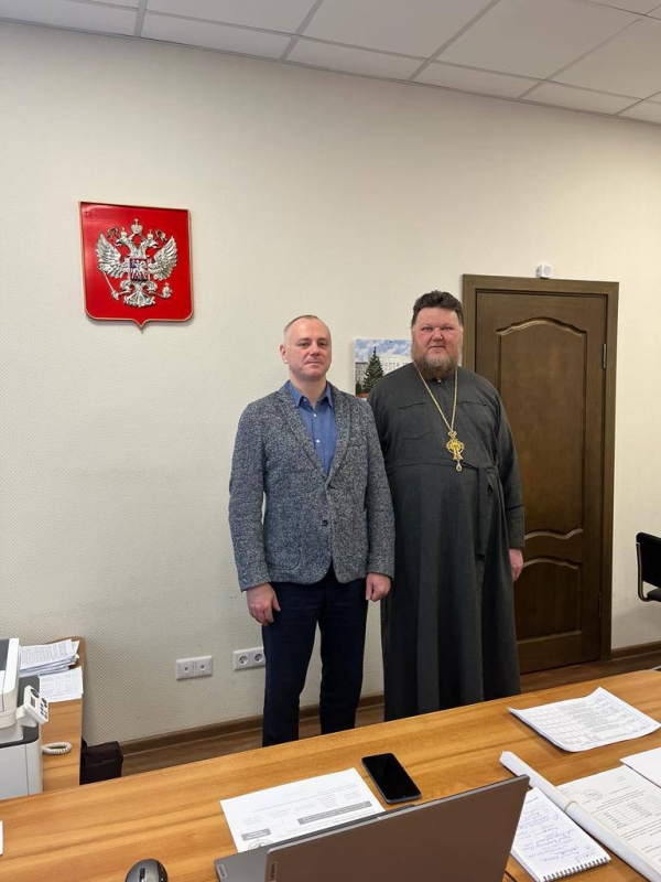 Протоиерей Василий Карпец встретился с Главой Яренска Александром Посоховым