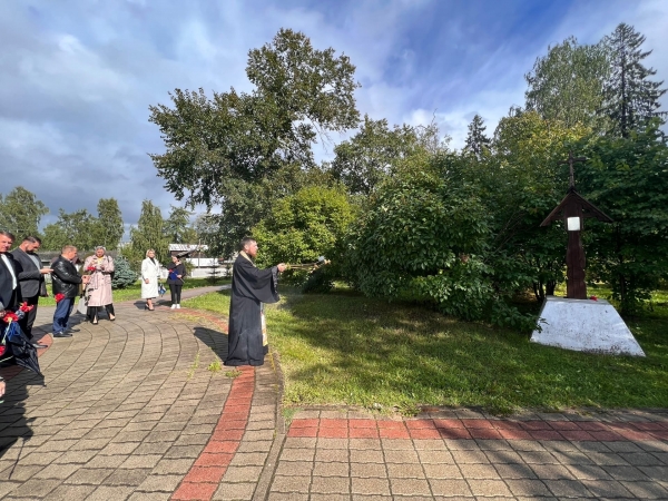 В Вельске помолились об упокоении жертв террора