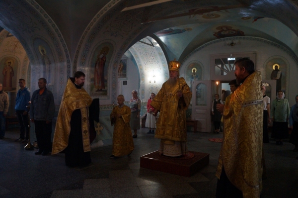 Накануне дня памяти перенесения из Едессы в Константинополь Нерукотворенного Образа Господня епископ Василий совершил Всенощное бдение