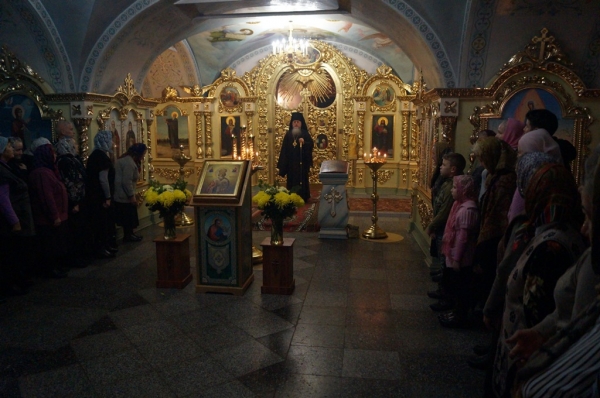 Накануне дня памяти свт. Николая Чудотворца епископ Василий совершил Всенощное бдение в храме свт. Николая г. Коряжма