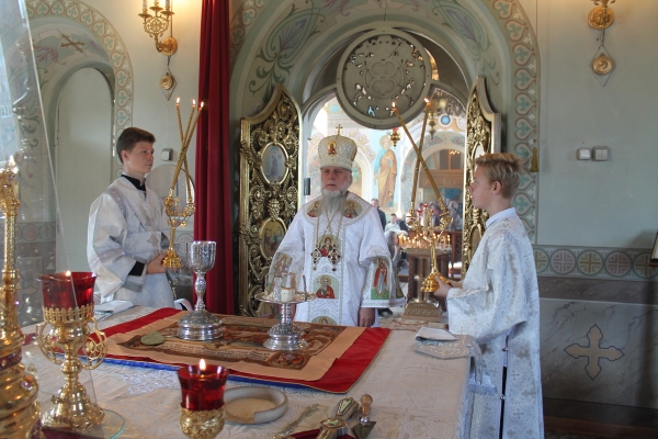 В день отдания праздника Преображения Господня епископ Василий совершил Божественную литургию в Котласе