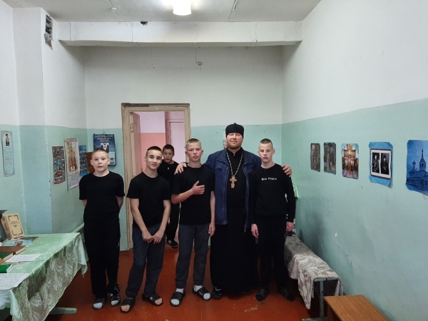 Спецшколу в Каргополе-2 посетил Няндомский священник 