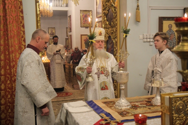 В праздник Рождества Христова епископ Василий совершил Божественную литургию в храме прп. Лонгина Коряжемского