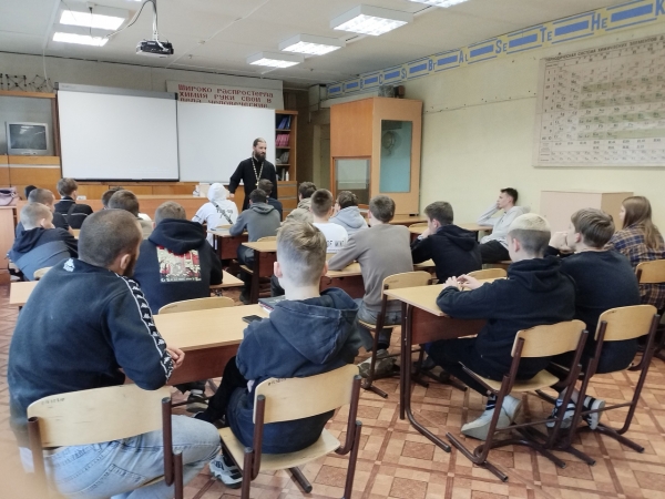 Руководитель миссионерского отдела посетил Красноборский лесотехнический техникум