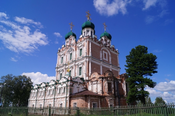 В день памяти святых Царственных Страстотерпцев епископ Василий совершил Божественную литургию в Введенском храме г. Сольвычегодск