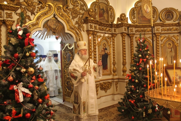 В день памяти первомученика и архидиакона Стефана епископ Василий возглавил Божественную литургию в Никольском храме г. Котласа