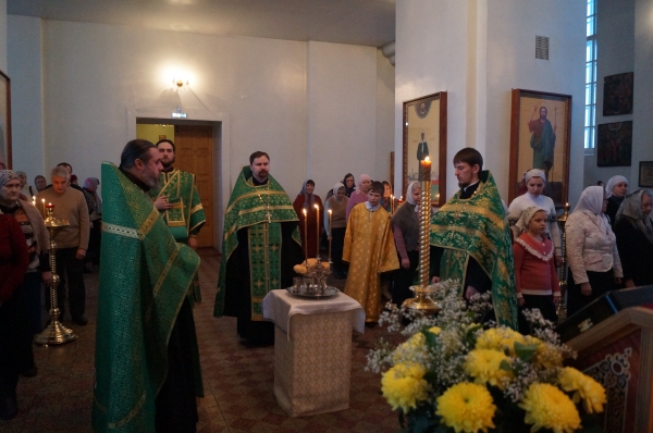 В канун престольного праздника в храме прп. Лонгина Коряжемского совершено Всенощное бдение