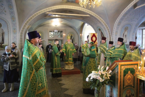 В Престольный Праздник епископ Василий совершил Божественную литургию в Коряжме