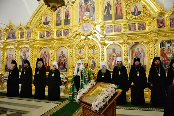 Епископ Василий сослужил Святейшему Патриарху Кириллу Всенощное бдение в Троицком соборе Соловецкого монастыря