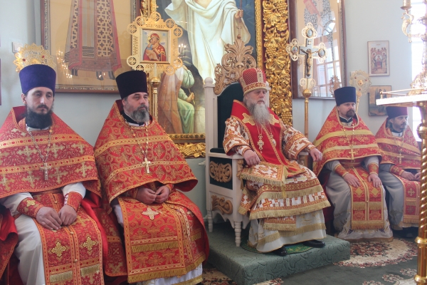 В день памяти вмч. Георгия Победоносца епископ Василий совершил Божественную литургию в храме прп. Лонгина Коряжемского