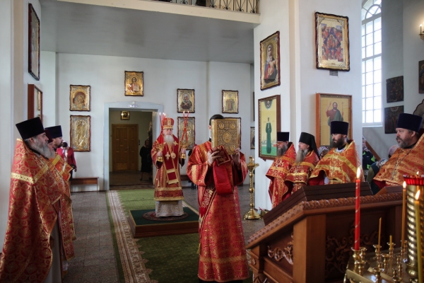 Епископ Василий совершил Божественную литургию в день памяти апостола и евангелиста Иоанна Богослова