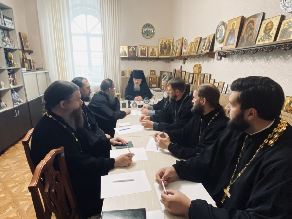 Епископ Василий возглавил встречу с руководителями епархиальных отделов