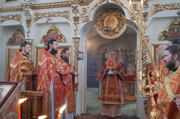 Епископ Василий совершил Божественную литургию в храме Владимирской иконы Божией Матери 