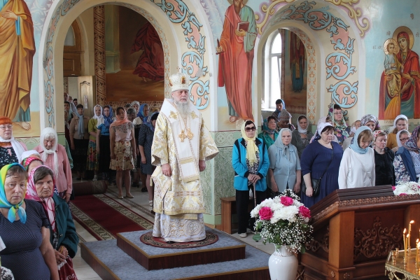 Епископ Василий совершил Божественную литургию в храме Владимирской иконы Божией Матери г. Котласа