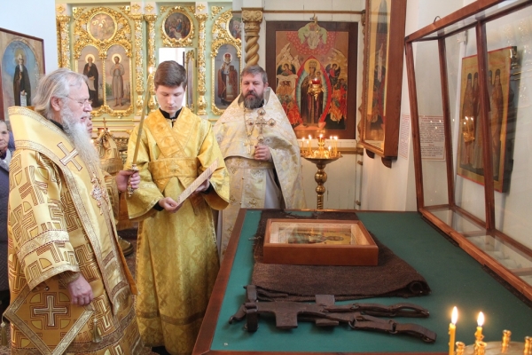 Епископ Василий совершил Божественную литургию в Свято-Лонгиновом храме г. Коряжма