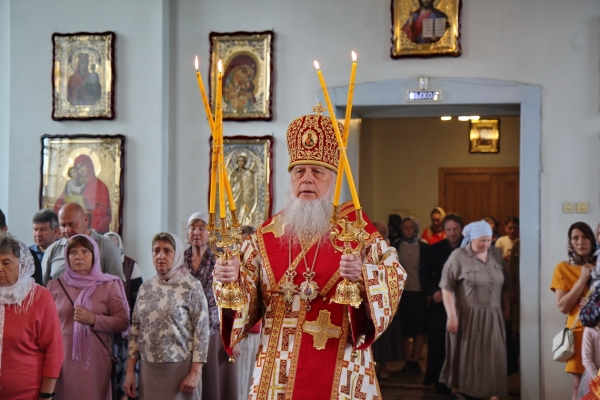 В Неделю о слепом епископ Василий совершил Божественную литургию 