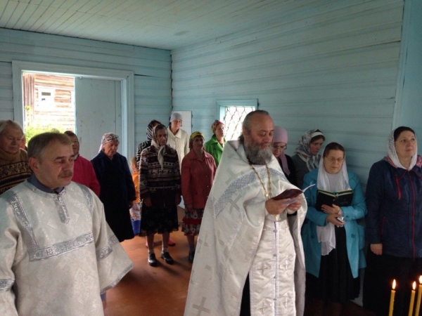 В старинной часовне Вельского района совершили молебен 