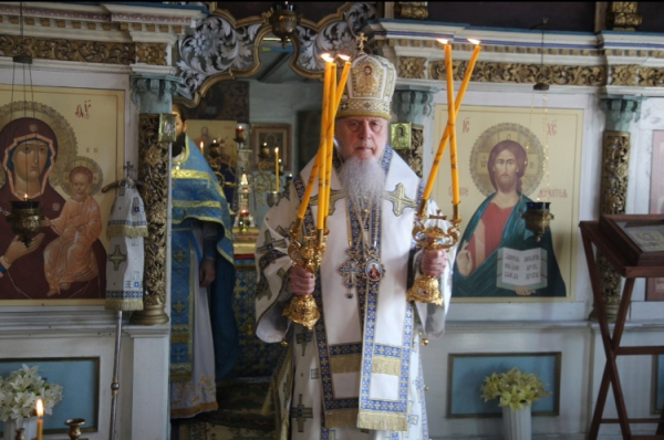 В день памяти Казанской иконы Божией Матери епископ Василий совершил Литургию в Туровце