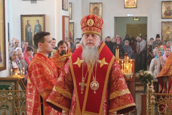 В день памяти апостола Фомы епископ Василий совершил Божественную литургию в Свято-Лонгиновом храме