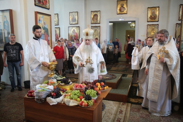 В праздник Преображения Господня епископ Василий совершил Божественную литургию в храме прп. Лонгина Коряжемского