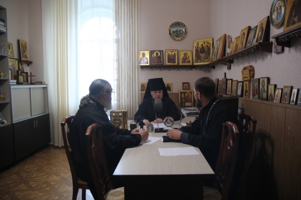 Епископ Василий провел встречу с руководителями отделов