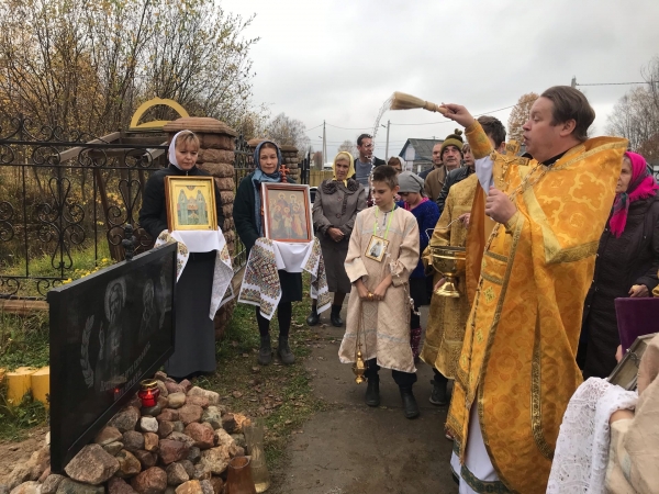В Кулое состоялось освящение памятников прп. Серафиму Саровскому и нерожденным младенцам